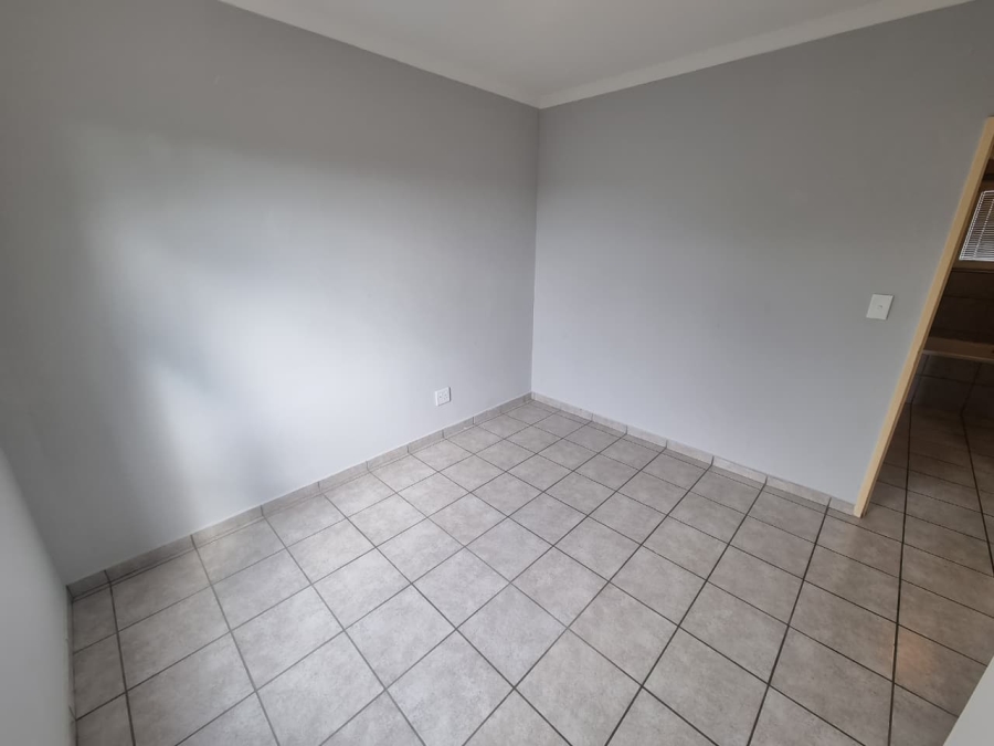 2 Bedroom Property for Sale in Klein Drakenstein Western Cape